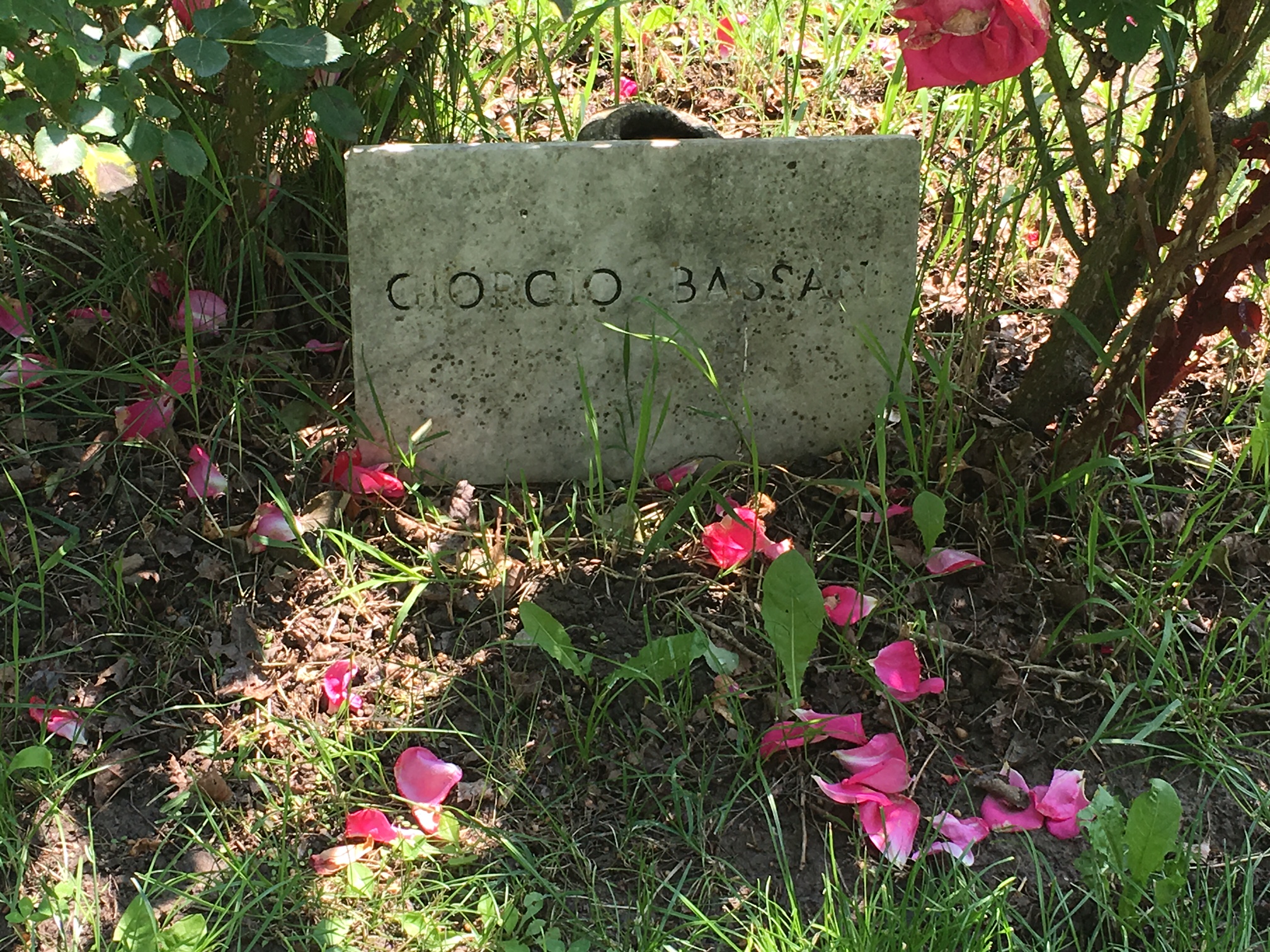Jewish Cemetery, Ferrara - grave of Giorgio Bassani - photo: 
www.educated-traveller.com
