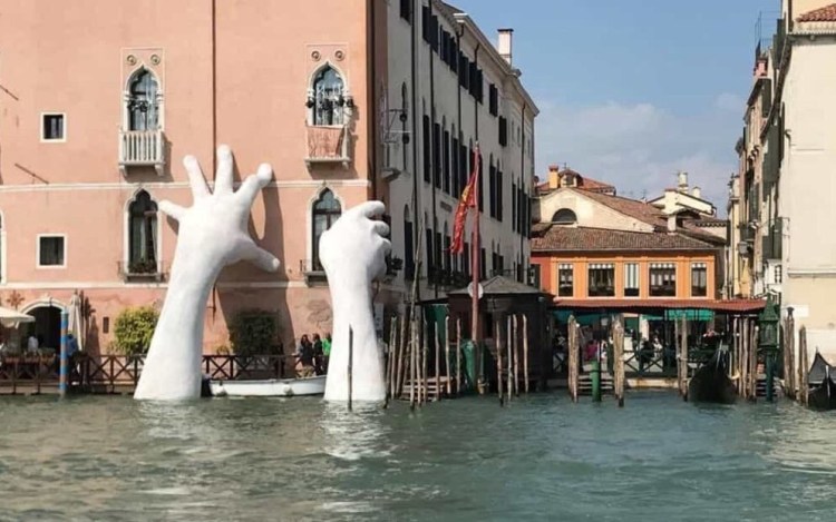 Lorenzo Quinn, Support at Ca'Sagredo (a hotel and palace on the Grand Canal) is truly part of the 2017 Biennale.