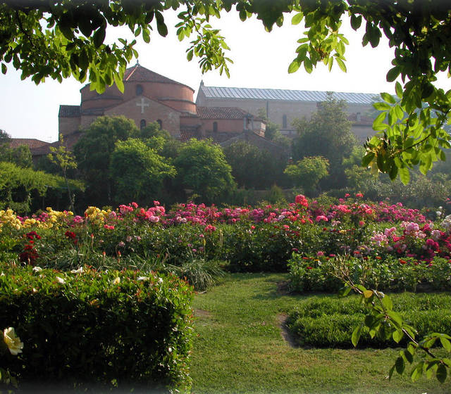 Locanda Cipriani - the verdant, green gardens with the Church of Santa Fosca in the background