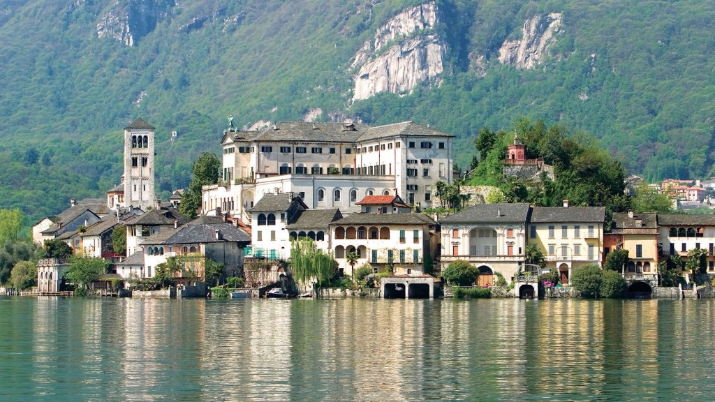 Isola San Giulio, Lake Orta, Italy www.educated-traveller.com