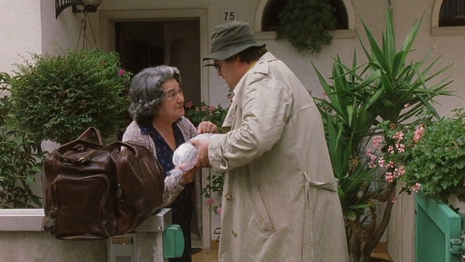 Pane e Tulipani - it's not easy for a Private Detective to escape his mother!