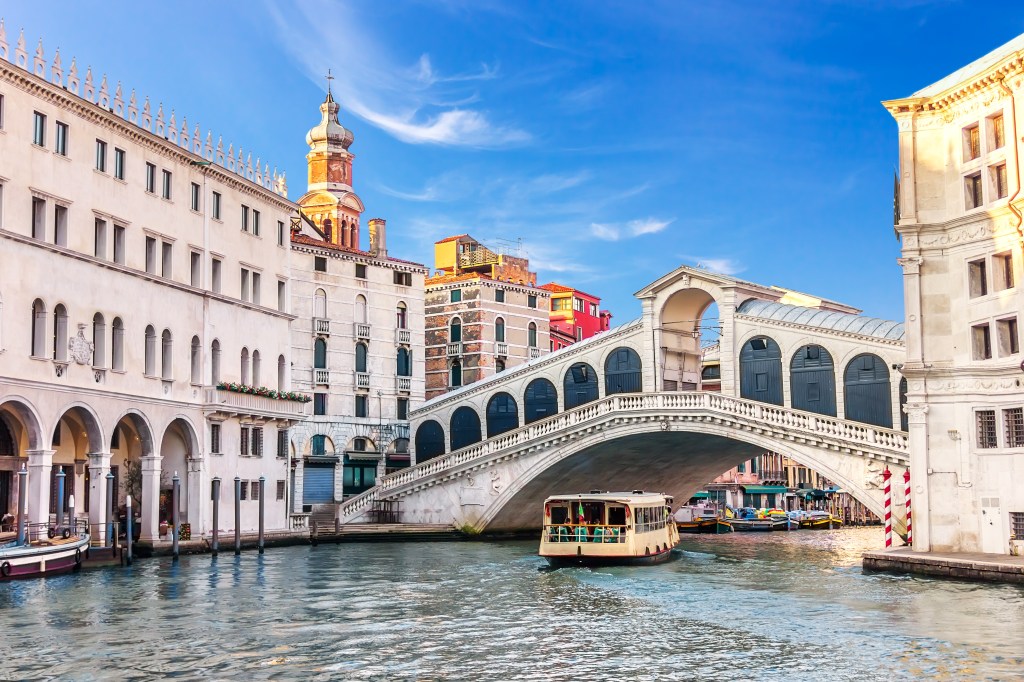 Rialto and Fondaco dei Tedeschi, Venezia, Italia
