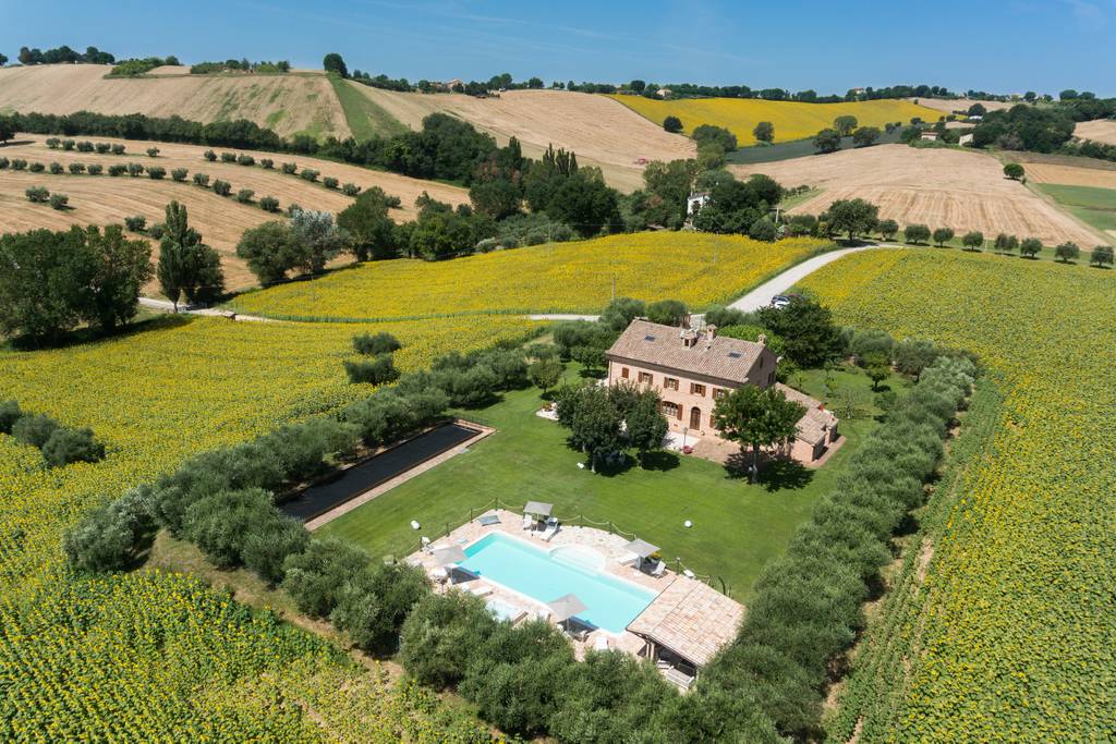 Villa Pedossa - aerial view - an oasis of calm in Le Marche countryside, Italy