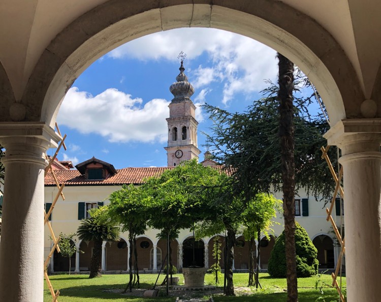 The Cloisters - San Lazzaro degli Armeni, Venezia - photo: www.educated-traveller.com