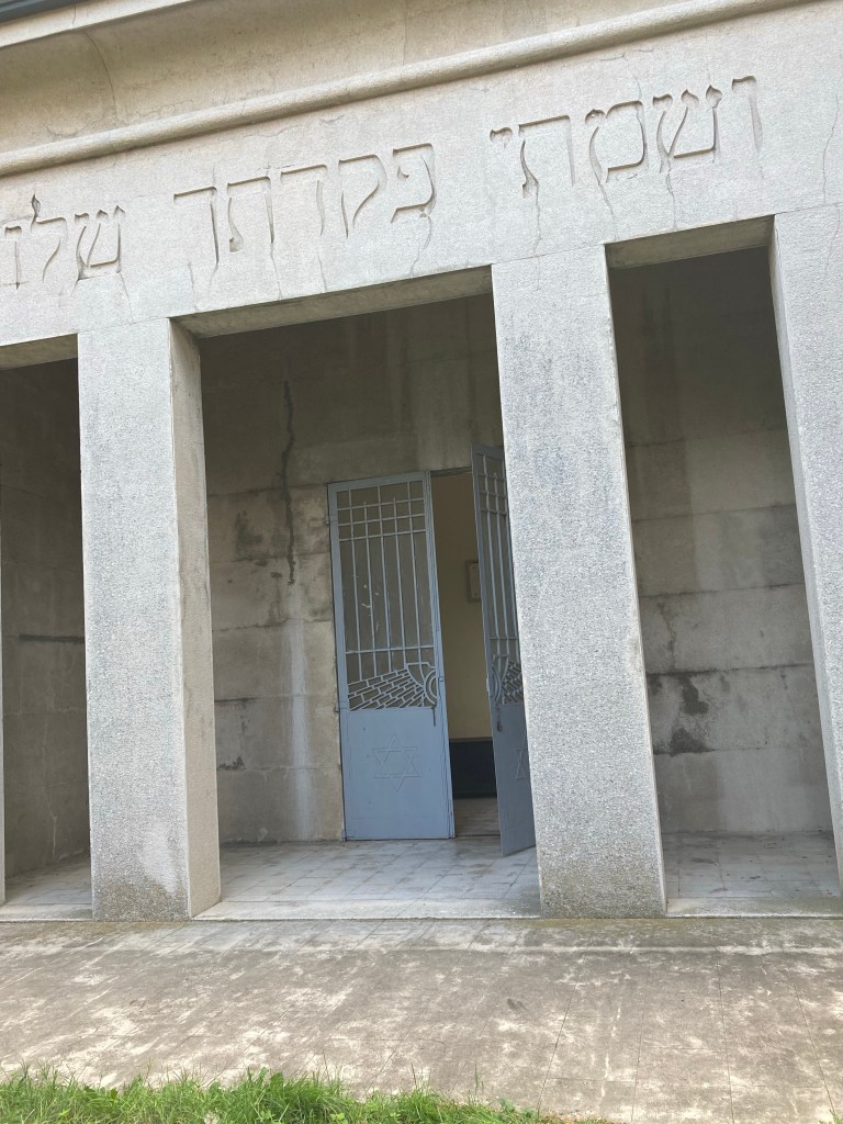 The Jewish Cemetery, Ferrara - photos: www.educated-traveller.com