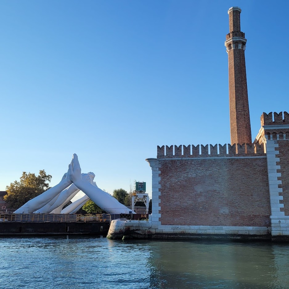 Lorenzo Quinn - Building Bridges - 2022