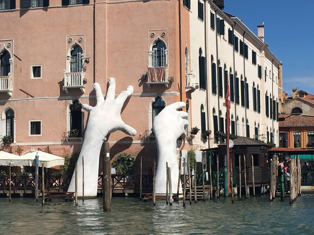 Lorenzo Quinn - Support 2017 - detail